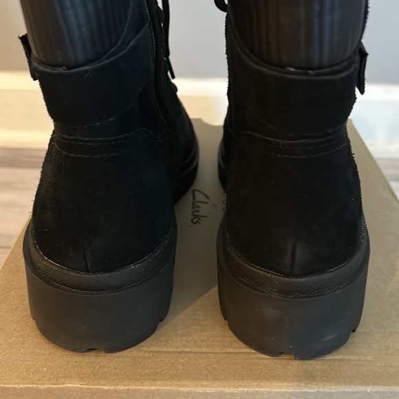 New! Clarks Boots - Picture 7 of 9